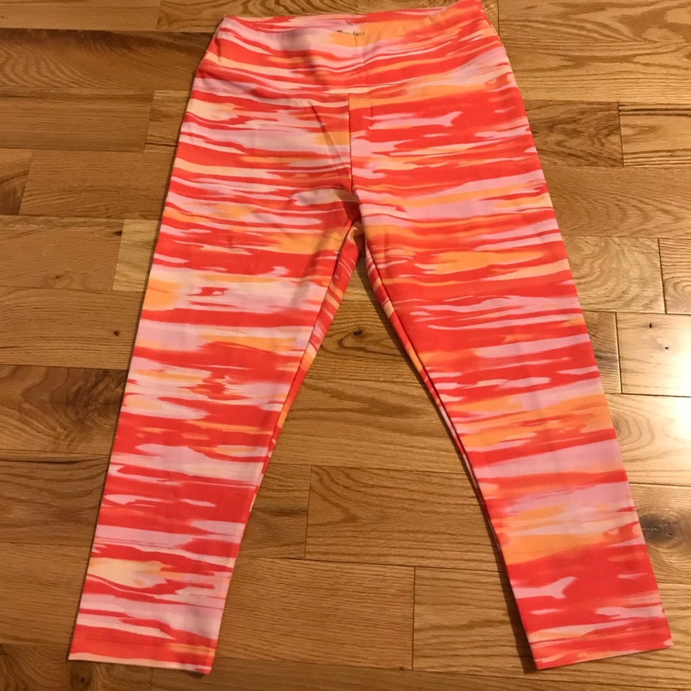 Compression capris - Picture 3 of 4